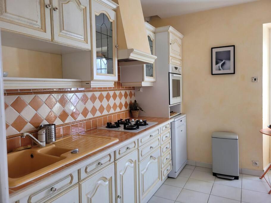Maison Au Calme A 2 Pas Du Port ก็องแกล ภายนอก รูปภาพ